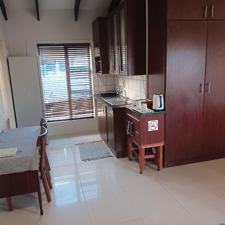 Summerstrand Self Catering For Two Puerto Elizabeth Exterior foto